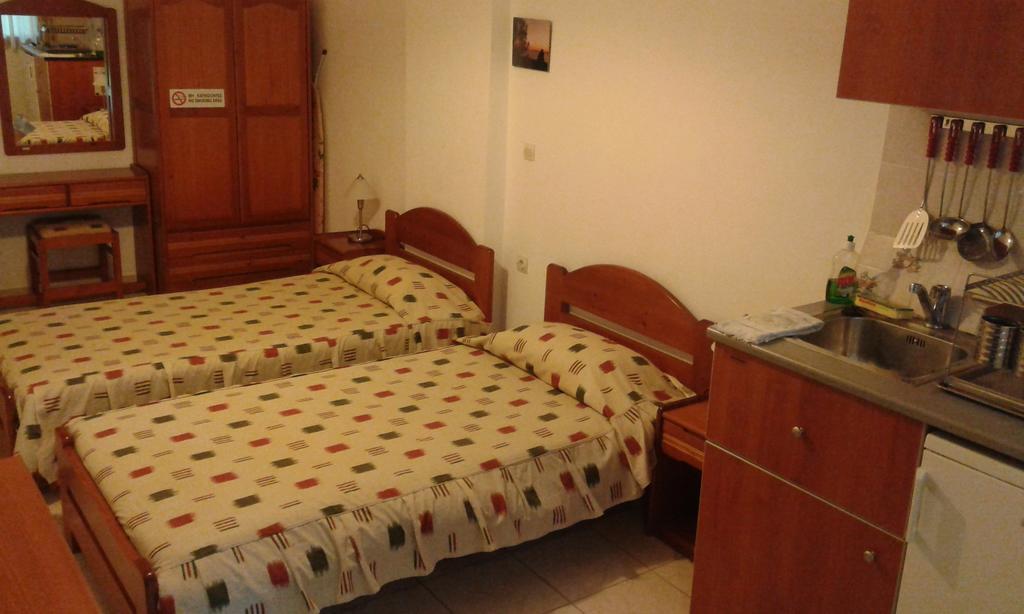 Evon'S Rooms Fanari  Room photo