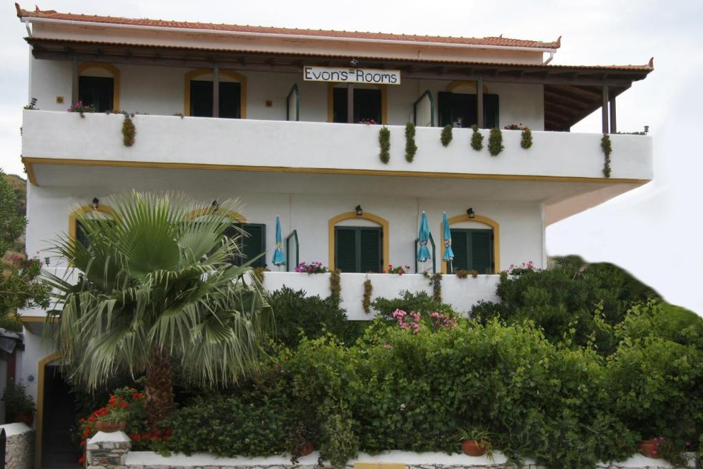 Evon'S Rooms Fanari  Exterior photo